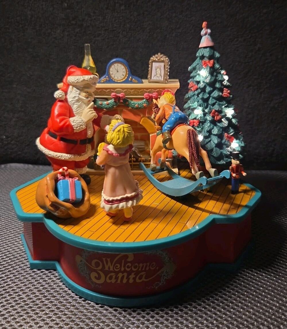 1993 Lustre Fame "Welcome Santa" animated musical figurine
